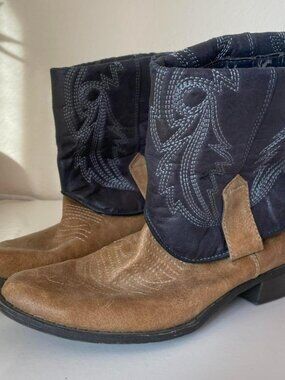 Coconuts by Matisse tan and black folded ankle cowboy boots